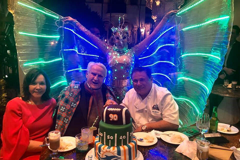 Birthday-Cake-With-Group